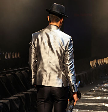 Brokat Männermode, einige Bilder Animierte Show mit Modellen des Atelier Brokat- Männer